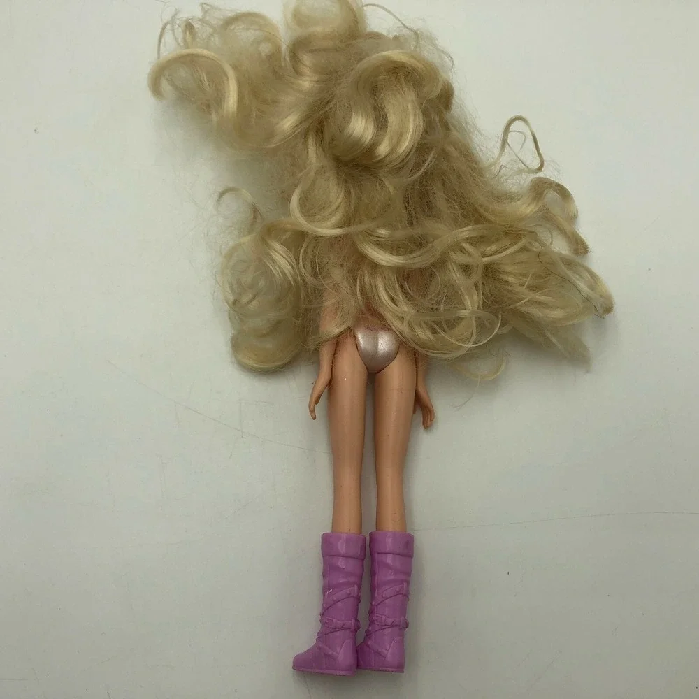 2009 MGA Bratz Dolls Lot Of 3 Some Cloths And Shoes Nude Blonde Brunette